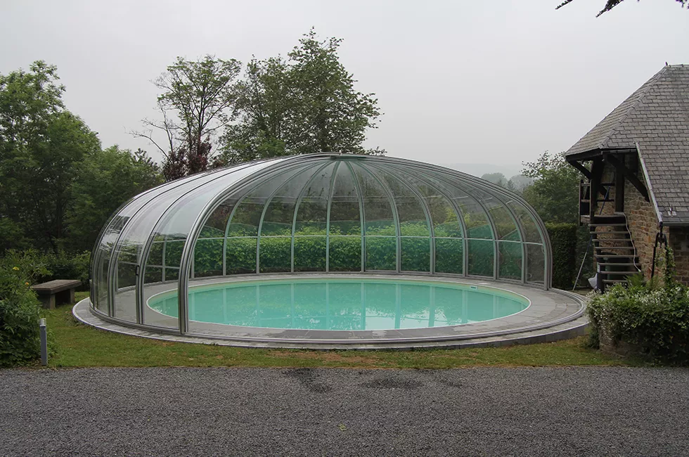 Abri de piscine rond Vöroka en province de Liège 