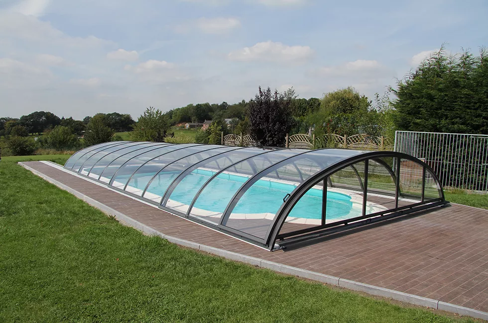 Abri de piscine bas Vöroka Vision en province Hainaut