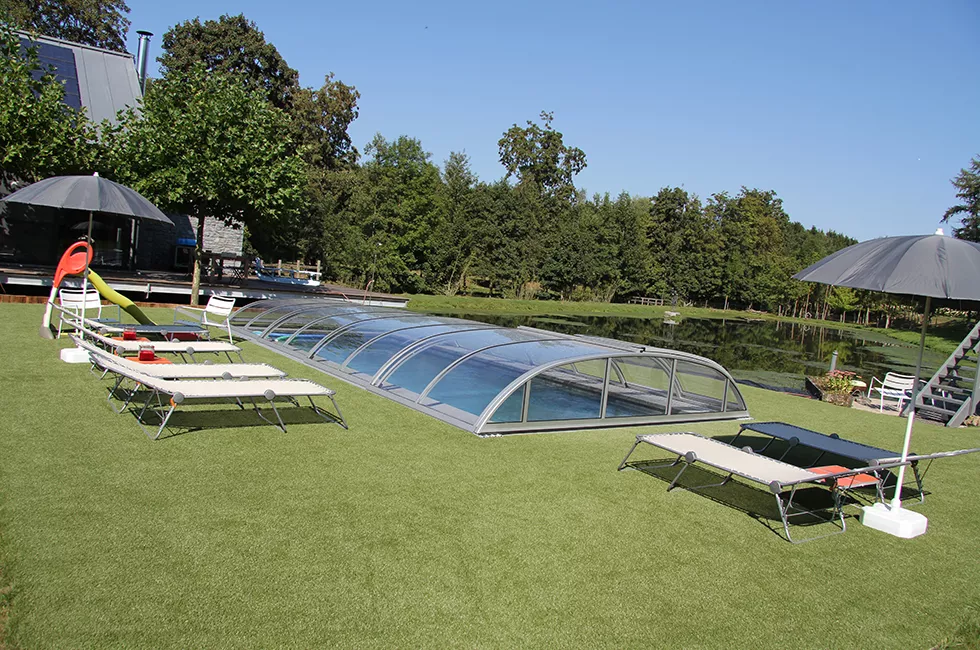 Piscine RivieraPool & Abri Vöroka Vision en province de Namur