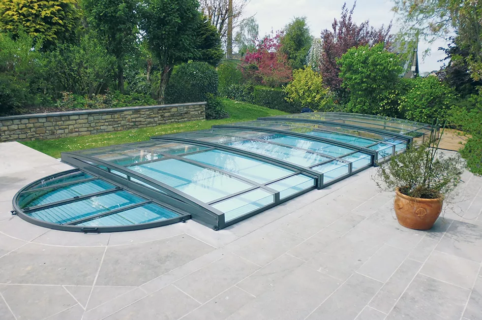 Abri de piscine plat Vöroka