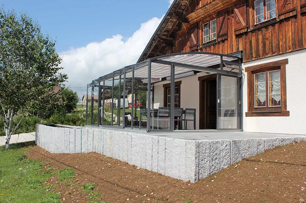 Installation d'une véranda coulissante Vöroka Topaz au Luxembourg