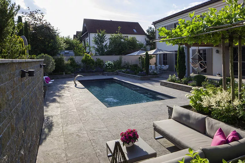 Mise en place d'une piscine préfabriquée RivieraPool