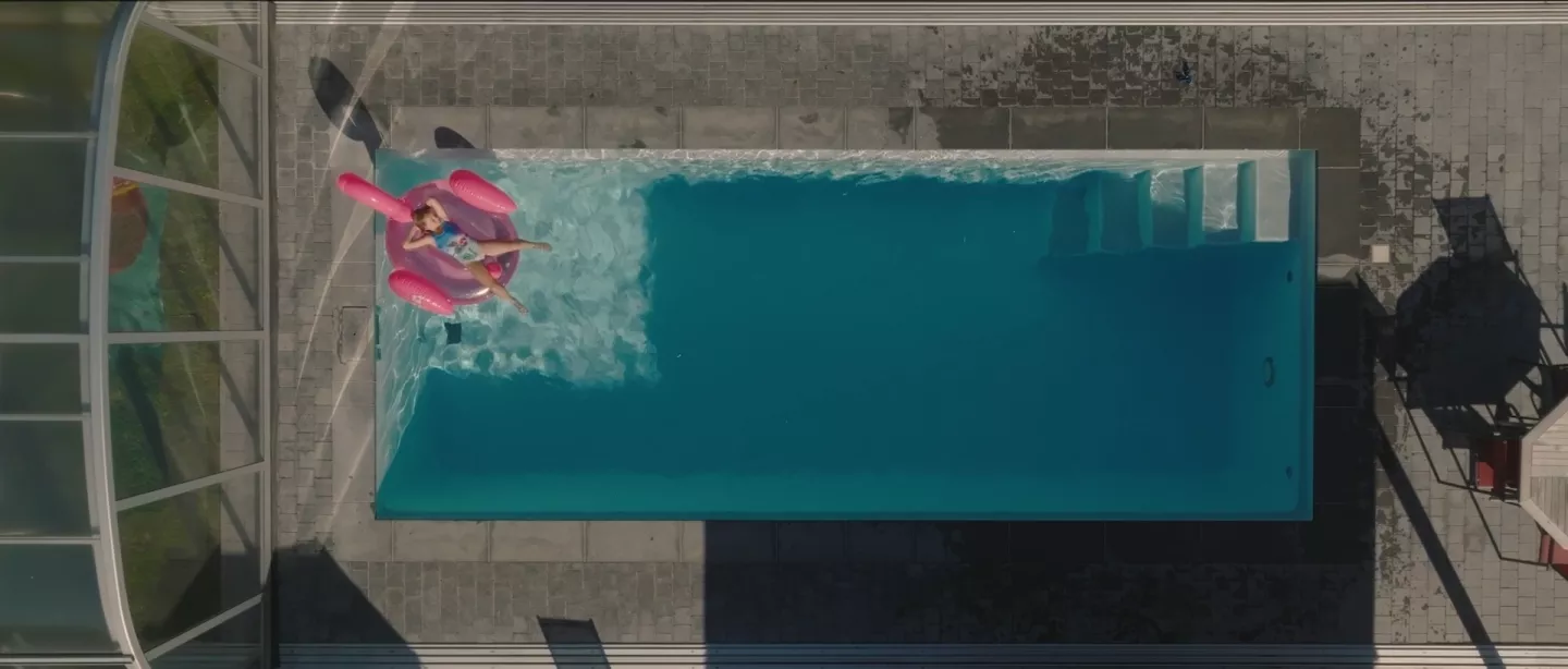 Piscine avec abri haut