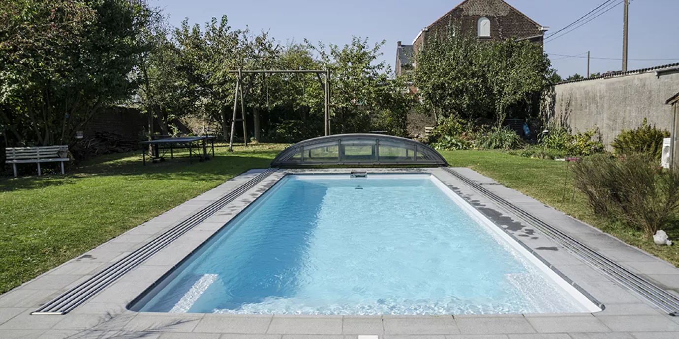 Piscine RivieraPool & Abri Vöroka Vision en province de Hainaut