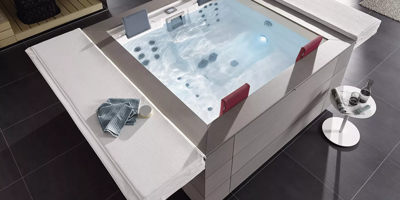 Spa portable futuriste en vente chez Pascal Riche 