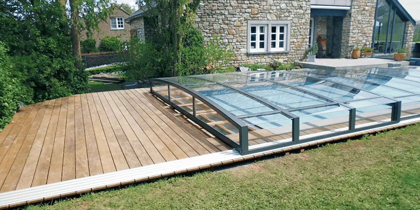 Abri de piscine plat Vöroka
