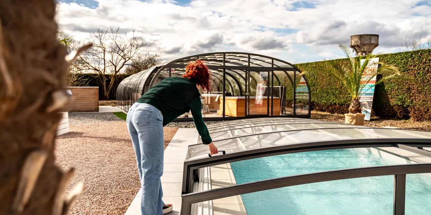 Piscine avec abri bas Pascal Riche