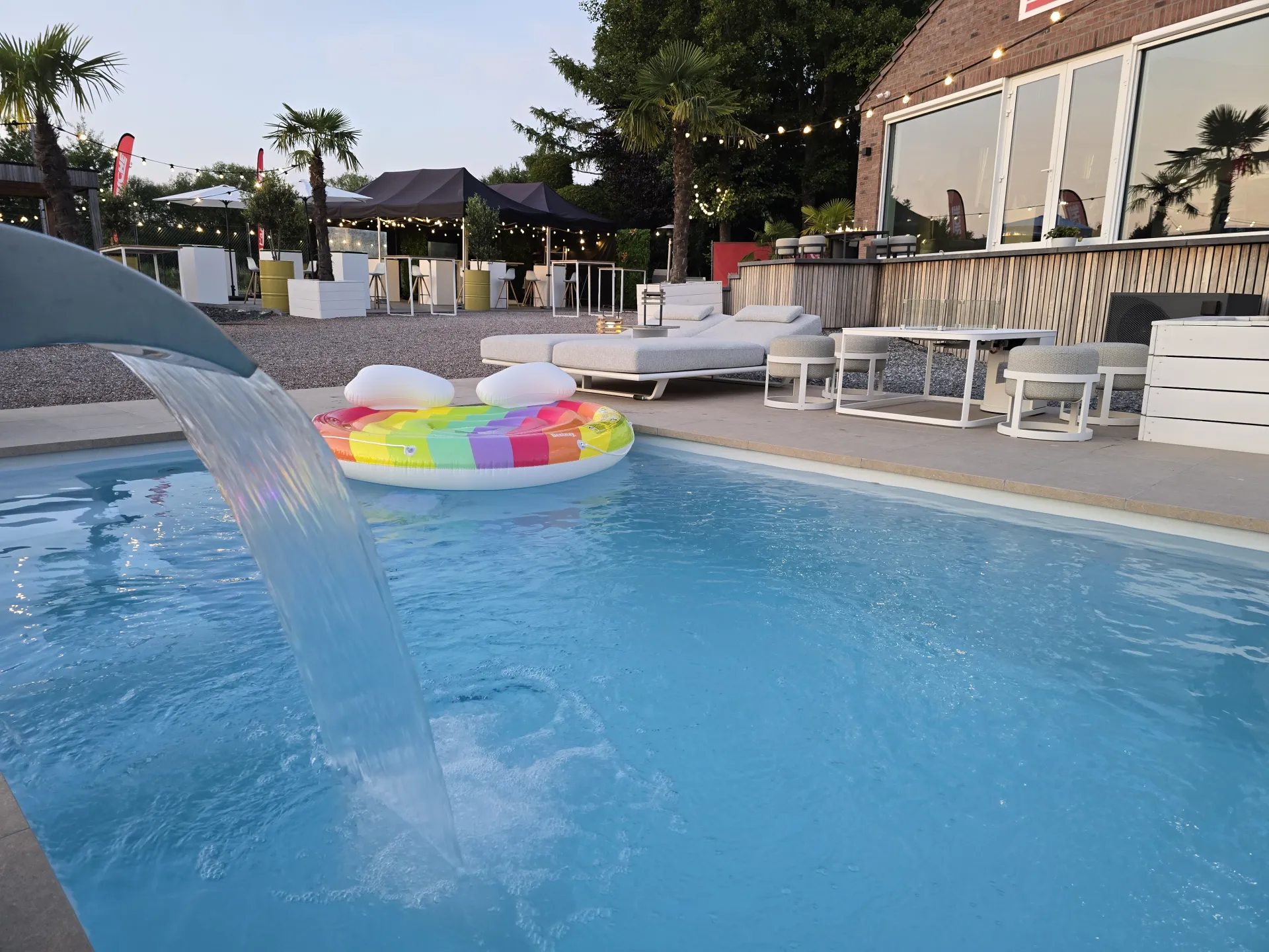 piscine-showroom-riche.jpg