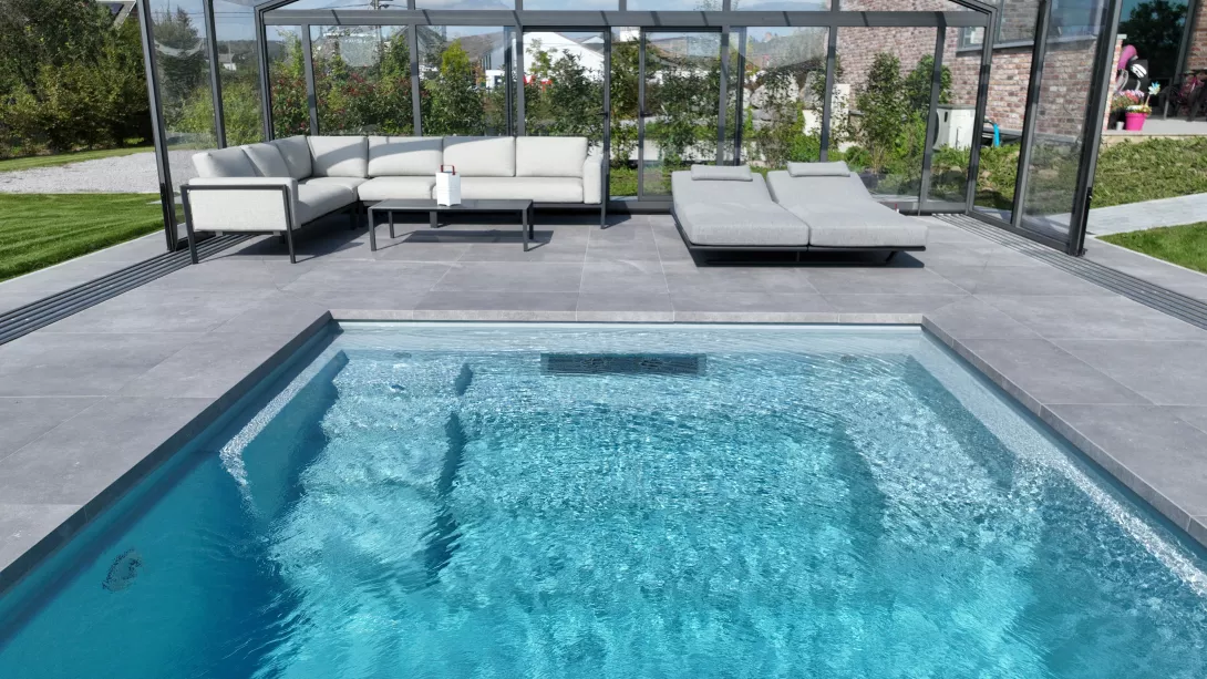 Piscine-avec-abri