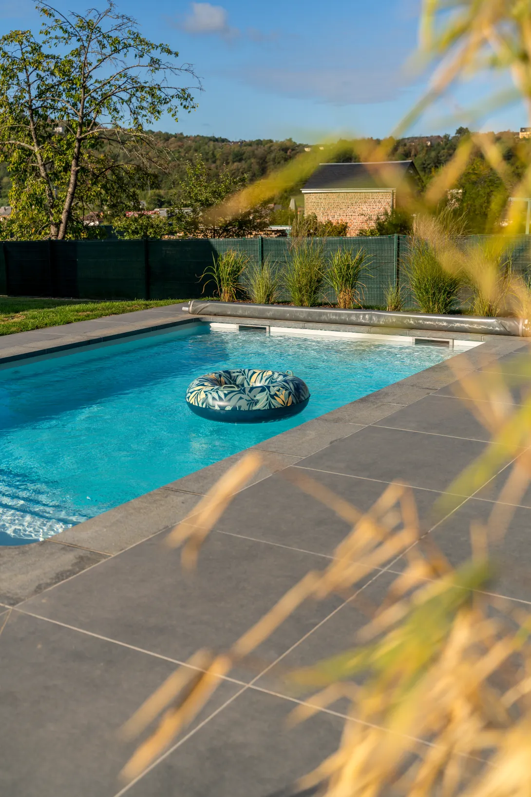 piscine-prefabriquee-mon-de-pra.jpg